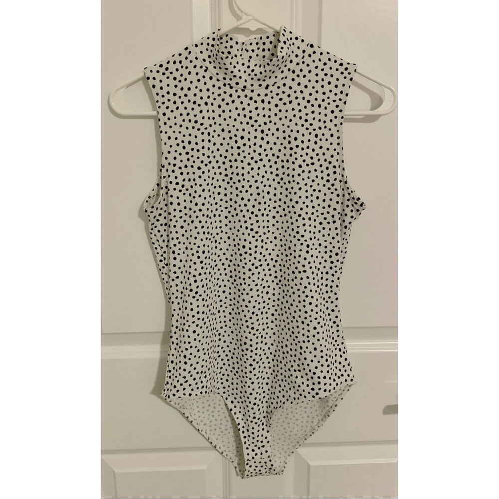 H&M Black and White Polka Dot Ribbed Mock Neck Bodysuit in Size M